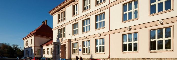 Vyšší odborná škola zdravotnická, Střední zdravotnická škola a Obchodní akademie, Trutnov