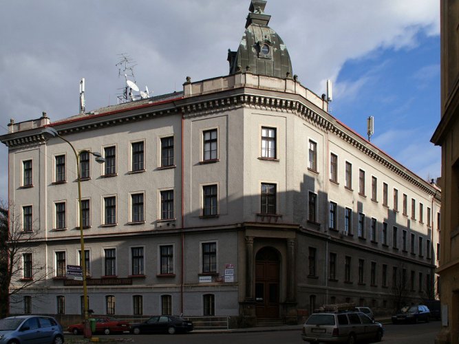 Obchodní akademie, Chrudim, Tyršovo náměstí 250