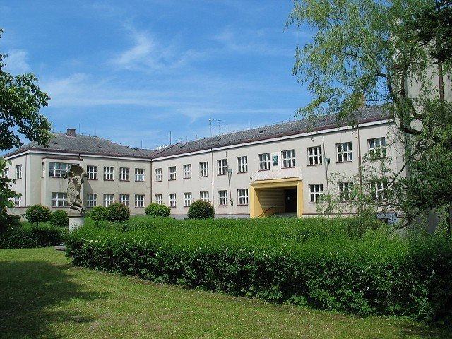 Střední odborná škola a Střední odborné učiliště, Polička, Čs. armády 485