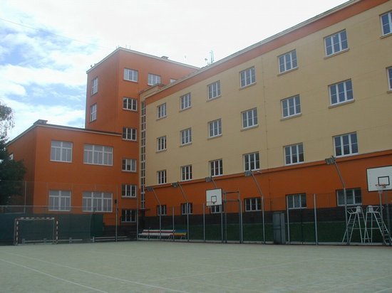Gymnázium, Praha 5, Nad Kavalírkou 1