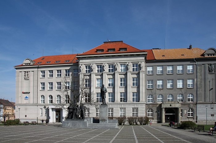 Obchodní akademie, Plzeň, nám. T. G. Masaryka 13