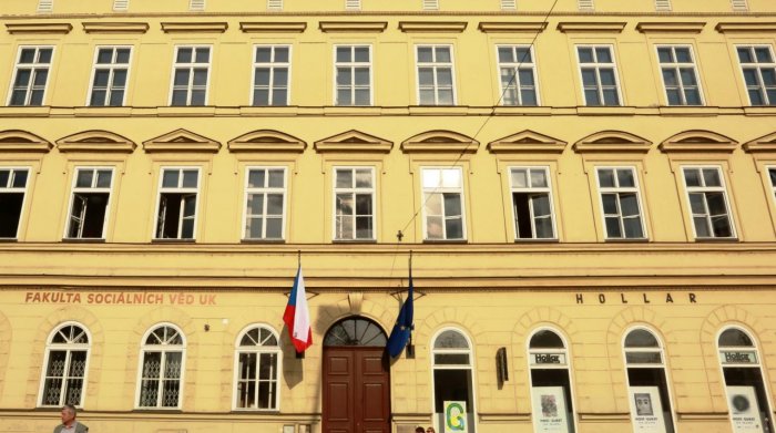 Fakulta sociálních věd