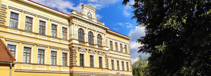 Gymnázium, Lipník nad Bečvou, Komenského sady 62, příspěvková organizace