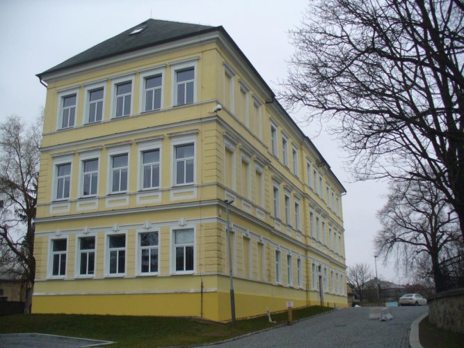 Gymnázium Čakovice, Praha 9, nám. 25. března 100